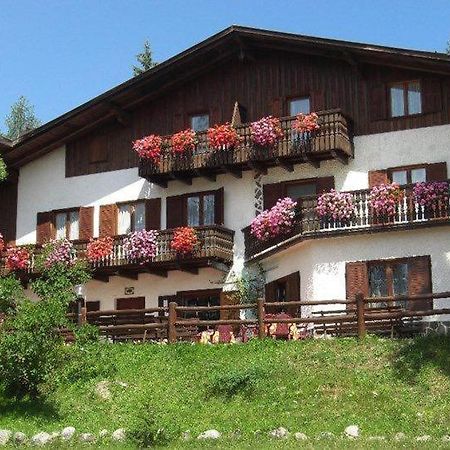 Albergo Scoiattolo Tret Zewnętrze zdjęcie