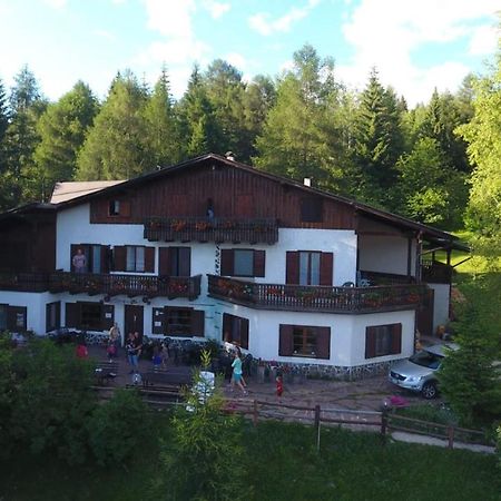 Albergo Scoiattolo Tret Zewnętrze zdjęcie