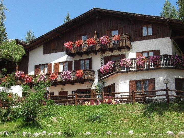 Albergo Scoiattolo Tret Zewnętrze zdjęcie